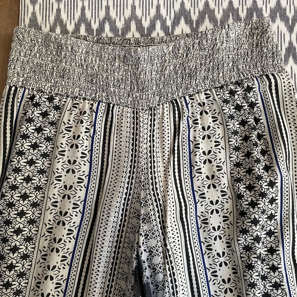 Women’s Casual Wide-Leg Pant - Picture 9 of 16